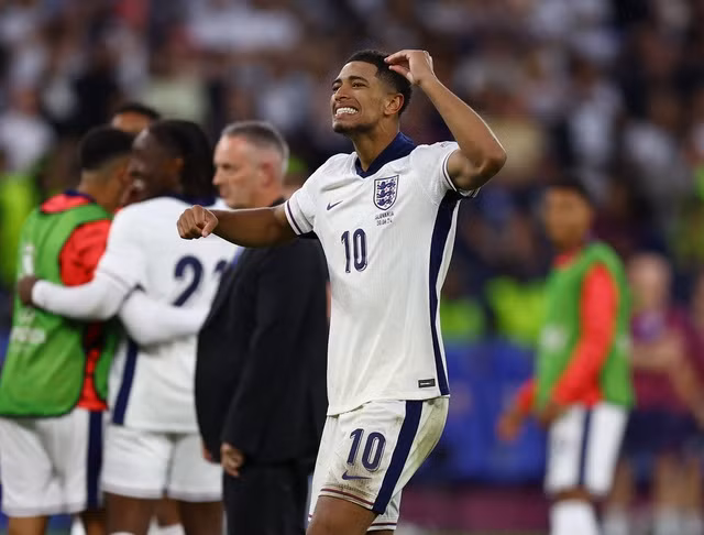 Jude Bellingham tạo "siêu phẩm" cho tuyển Anh và hành động ăn mừng phấn khích