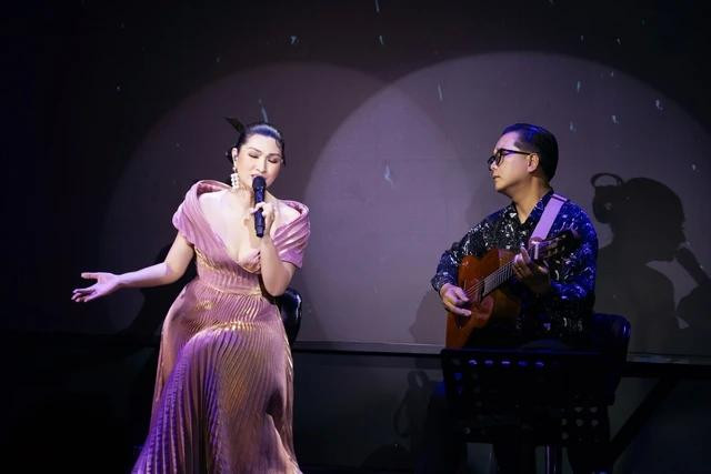 Nữ ca sĩ chia sẻ cô chọn hướng đi chậm rãi, không quá áp lực hay ảo tưởng vị trí của mình khi hoạt động nghệ thuật tại Việt Nam Nữ ca sĩ chia sẻ cô chọn hướng đi chậm rãi, không quá áp lực hay ảo tưởng vị trí của mình khi hoạt động nghệ thuật tại Việt Nam