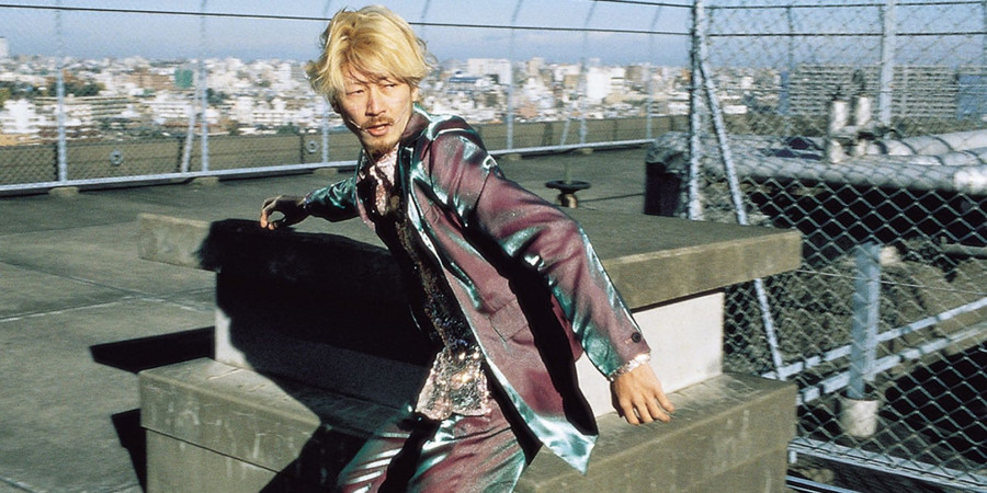 Tạo hình nhức mắt của nhân vật Kakihara khiến người xem không thể quên được.