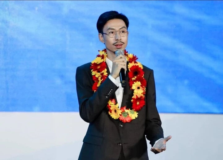 Đen Vâu được vinh danh Gương mặt trẻ Việt Nam tiêu biểu 2023 Đen Vâu được vinh danh Gương mặt trẻ Việt Nam tiêu biểu 2023