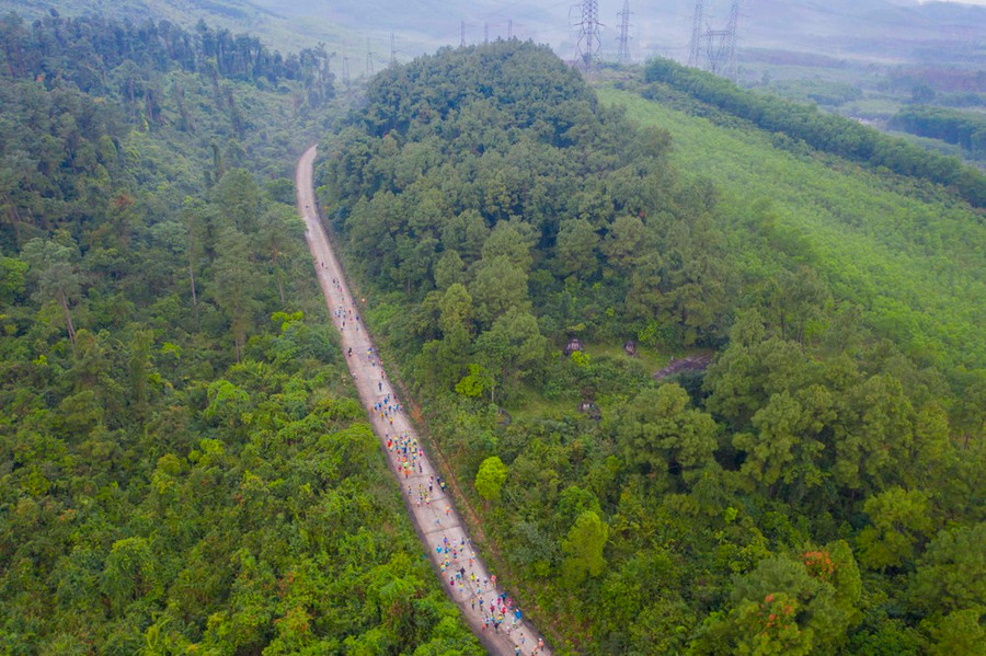 Giải “Chạy bộ để bảo tồn động, thực vật hoang dã” tại Vườn quốc gia Bạch Mã thu hút đông đảo người dân và du khách tham gia. Ảnh: VĂN THẮNG Giải “Chạy bộ để bảo tồn động, thực vật hoang dã” tại Vườn quốc gia Bạch Mã thu hút đông đảo người dân và du khách tham gia. Ảnh: VĂN THẮNG