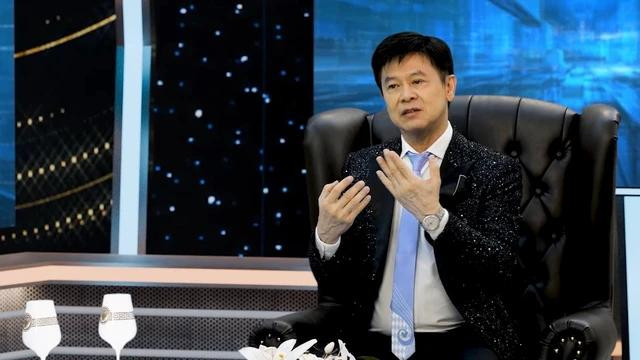 Thái Châu vừa có góc nhìn khách quan về khoảng cách thế hệ nghệ sĩ xưa và nay trong chương trình Kính đa chiều