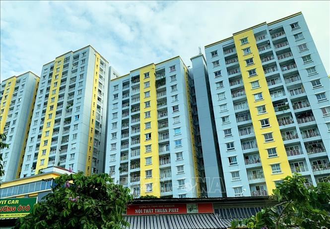 Chung cư phân khúc bình dân trên đại lộ Võ Văn Kiệt, quận Bình Tân. Ảnh: Hồng Đạt/TTXVN Chung cư phân khúc bình dân trên đại lộ Võ Văn Kiệt, quận Bình Tân. Ảnh: Hồng Đạt/TTXVN