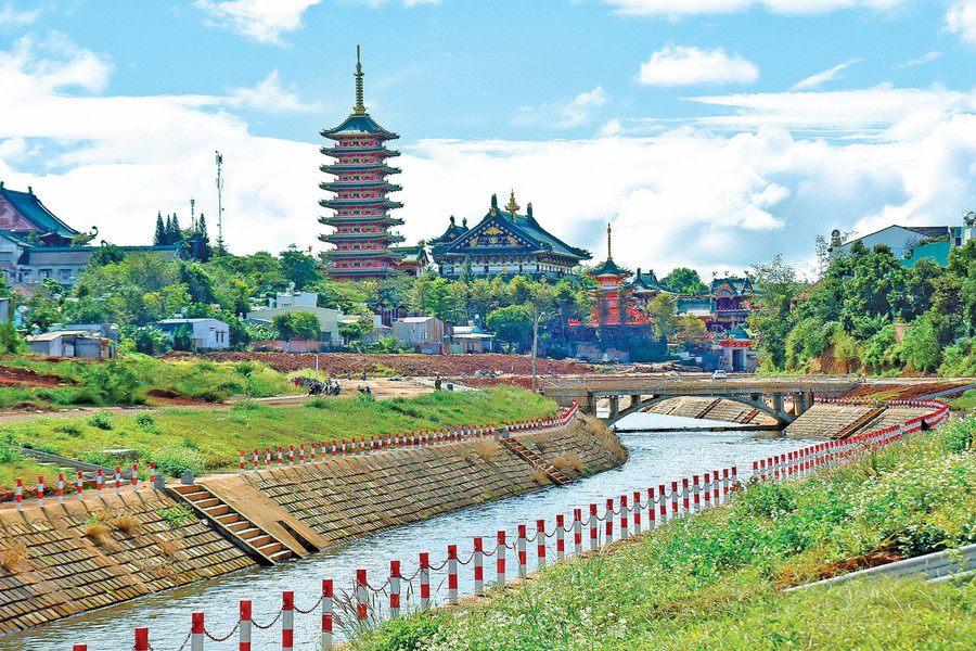 Với cự ly 3 km và 5 km, các VĐV sẽ chạy xung quanh khu vực bờ kè suối Hội Phú. Ảnh: Đ.T Với cự ly 3 km và 5 km, các VĐV sẽ chạy xung quanh khu vực bờ kè suối Hội Phú. Ảnh: Đ.T