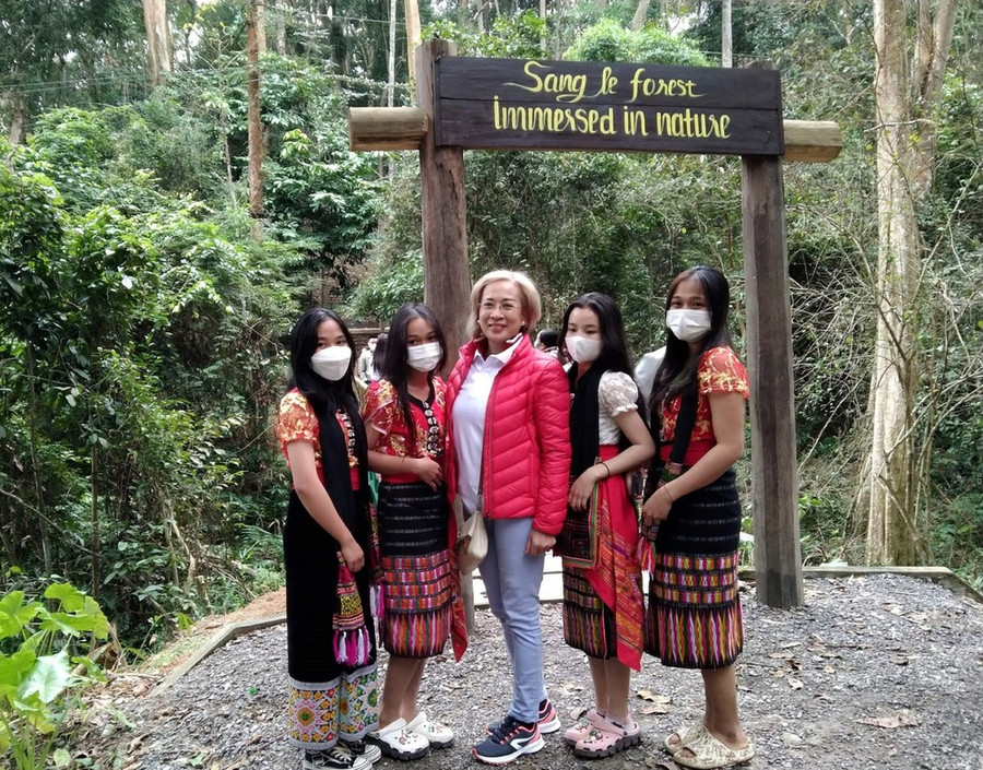 Du khách tham quan rừng săng lẻ Tam Đình, huyện Tương Dương, Nghệ An. Ảnh: DUY CƯỜNG Du khách tham quan rừng săng lẻ Tam Đình, huyện Tương Dương, Nghệ An. Ảnh: DUY CƯỜNG