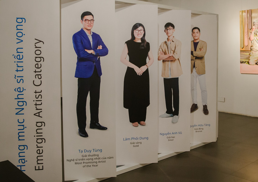 Từ hàng nghìn tác phẩm, BTC chọn ra 8 nghệ sĩ Việt tài năng để vinh danh ở hai hạng mục Nghệ sĩ triển vọng và Nghệ sĩ thành danh. Bên lề cuộc thi, nhà tổ chức đưa một số nghệ sĩ Việt Nam tham gia các cuộc chơi nghệ thuật ở khu vực như ở Singapore, Indonesia... Người được giải cao nhất còn có cơ hội tham dự Art Central tổ chức tại Hong Kong (Trung Quốc). Cuộc thi lần thứ 2 được phát động tại Việt Nam dự kiến vào tháng 5.