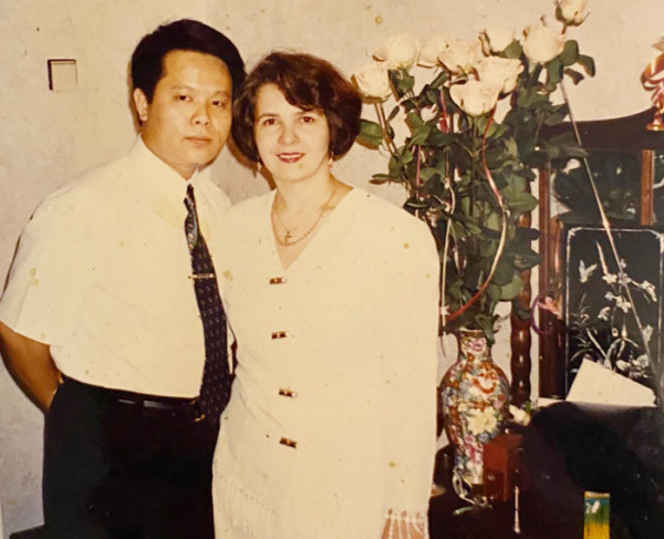 Ảnh chụp lễ kết hôn của hai ông bà tại Kiev, năm 1990. Ảnh chụp lễ kết hôn của hai ông bà tại Kiev, năm 1990.