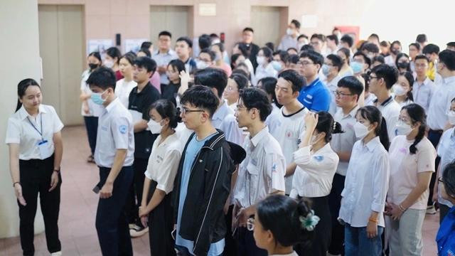 Thí sinh tham dự kỳ thi đánh giá năng lực chuyên biệt Trường ĐH Sư phạm TP.HCM năm 2024 Thí sinh tham dự kỳ thi đánh giá năng lực chuyên biệt Trường ĐH Sư phạm TP.HCM năm 2024