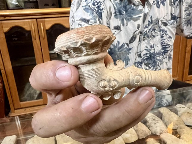 Tẩu thuốc của người Chăm. Tẩu thuốc của người Chăm.