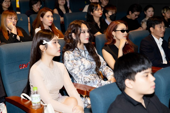 Mai Phương cùng Phương Mỹ Chi, Lan Khuê tại chương trình âm nhạc. Mai Phương cùng Phương Mỹ Chi, Lan Khuê tại chương trình âm nhạc.