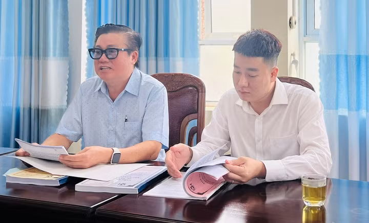 Đại diện Công ty Sơn Hải kiến nghị xác định lại nguồn gốc sử dụng đất và việc Chi cục thuế TP. Pleiku ra quyết định cưỡng chế, yêu cầu phong tỏa tài khoản của Công ty tại buổi tiếp công dân. Ảnh: Đinh Yến