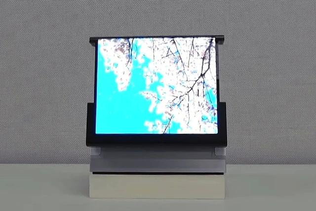 Một nguyên mẫu màn hình cuộn từng được Samsung trình diễn Một nguyên mẫu màn hình cuộn từng được Samsung trình diễn
