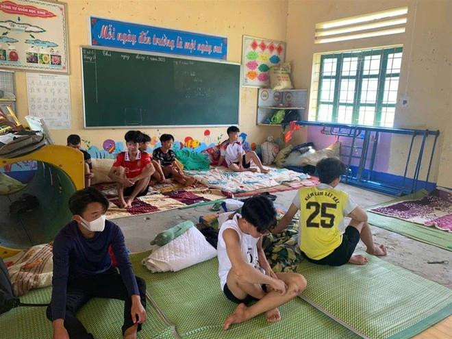 May mắn thoát nạn, các em học sinh đã được ổn định tại nơi tạm trú May mắn thoát nạn, các em học sinh đã được ổn định tại nơi tạm trú