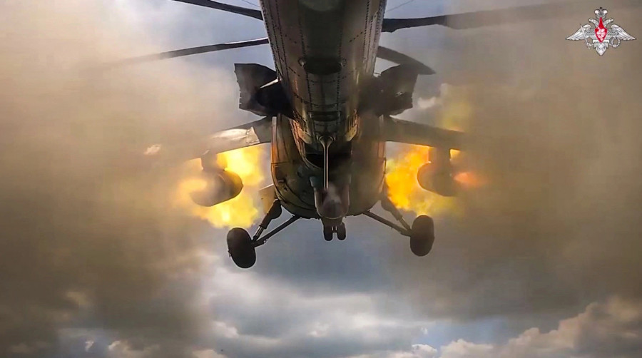 Trực thăng Mi-35M của Nga phóng rốc két vào lực lượng Ukraine tại tỉnh Kursk (Nga) hồi tháng 8 Trực thăng Mi-35M của Nga phóng rốc két vào lực lượng Ukraine tại tỉnh Kursk (Nga) hồi tháng 8
