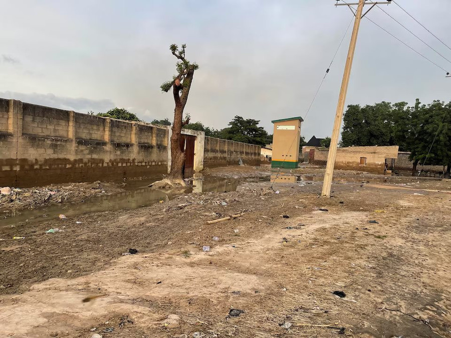Nhà tù ở Maiduguri, phía Bắc bang Borno (Nigeria) nơi gần 300 tù nhân trốn thoát sau trận lũ lụt (ảnh nguồn: Reuters).