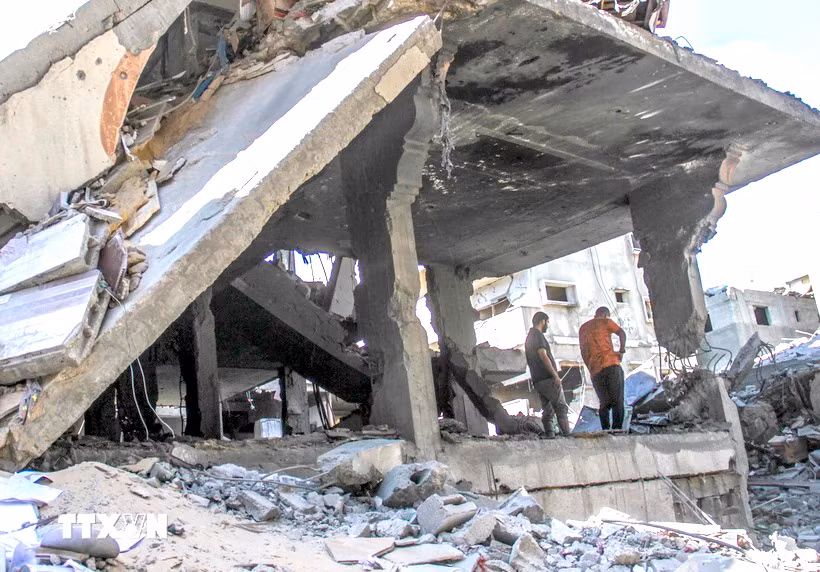 Khung cảnh hoang tàn sau cuộc không kích của Israel tại trại tị nạn Jabalia, Dải Gaza ngày 6-9. Ảnh: THX/TTXVN