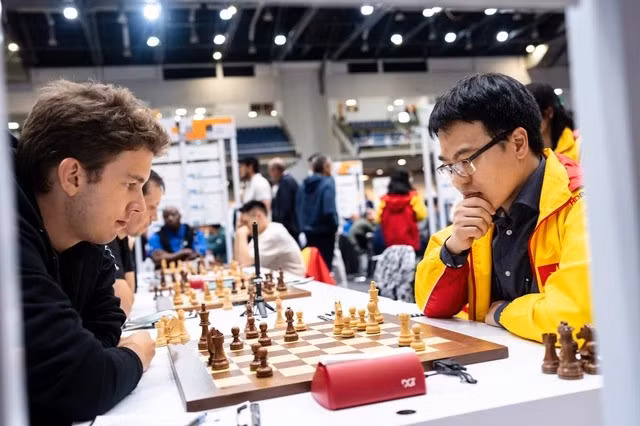 Kỳ thủ số 1 Việt Nam Lê Quang Liêm xuất sắc cầm hòa Jan-Krzysztof Duda. Ảnh nguồn TPO