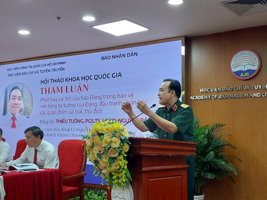 Thiếu tướng, Phó Giáo sư, Tiến sỹ, Nhà giáo nhân dân Nguyễn Bá Dương trao đổi trong cuộc hội thảo gần đây về công tác bảo vệ nền tảng tư tưởng của Đảng. (Ảnh: Minh Thu/Vietnam+) Thiếu tướng, Phó Giáo sư, Tiến sỹ, Nhà giáo nhân dân Nguyễn Bá Dương trao đổi trong cuộc hội thảo gần đây về công tác bảo vệ nền tảng tư tưởng của Đảng. (Ảnh: Minh Thu/Vietnam+)