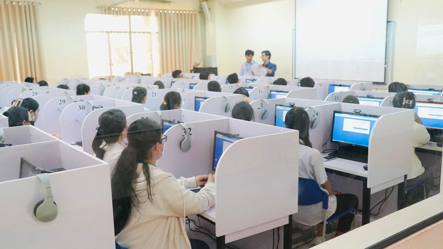 Từ năm 2025, kỳ thi đánh giá năng lực chuyên biệt của Trường ĐH Sư phạm TP.HCM trở thành phương án tuyển sinh độc lập thay vì kết hợp điểm kỳ thi với kết quả học tập THPT như hiện nay Từ năm 2025, kỳ thi đánh giá năng lực chuyên biệt của Trường ĐH Sư phạm TP.HCM trở thành phương án tuyển sinh độc lập thay vì kết hợp điểm kỳ thi với kết quả học tập THPT như hiện nay