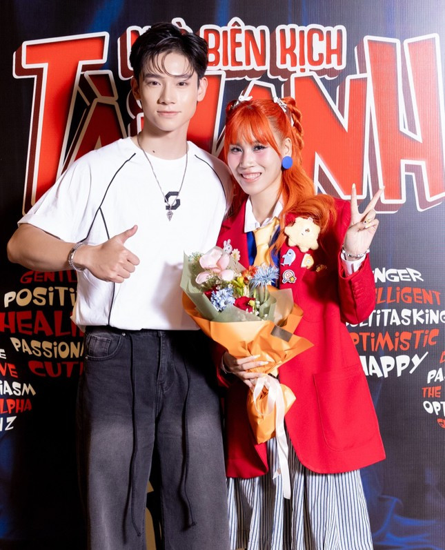 Ca sĩ Haley cùng Hoa hậu Thế giới Việt Nam Mai Phương và thí sinh được yêu thích tại Mr World Vietnam 2024 Hoàng Hải. Ca sĩ Haley cùng Hoa hậu Thế giới Việt Nam Mai Phương và thí sinh được yêu thích tại Mr World Vietnam 2024 Hoàng Hải.