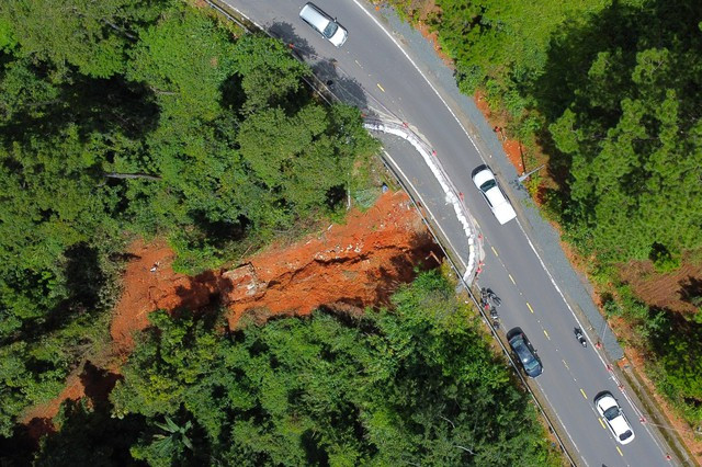 Đèo Tà Nung, cửa ngỏ của TP Đà Lạt bị sạt lở sau thời gian mưa lớn. Đèo Tà Nung, cửa ngỏ của TP Đà Lạt bị sạt lở sau thời gian mưa lớn.