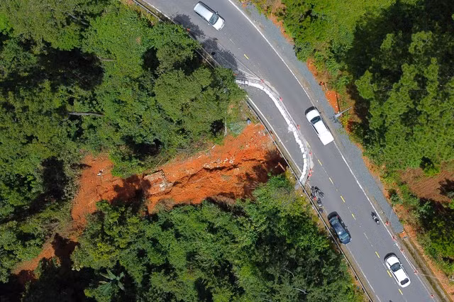 Đèo Tà Nung, cửa ngỏ của TP Đà Lạt bị sạt lở sau thời gian mưa lớn.