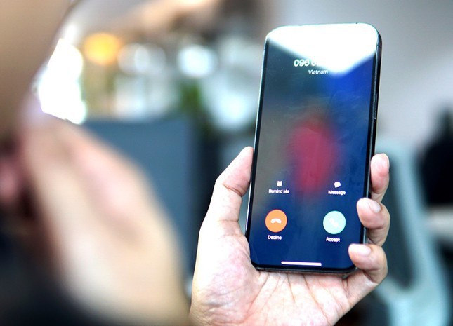 Người dân cảnh giác khi có số lạ gọi điện thoại tới để nhờ chuyển tiền Người dân cảnh giác khi có số lạ gọi điện thoại tới để nhờ chuyển tiền