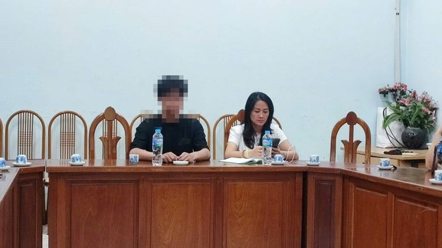 Cá nhân thực hiện hành vi chuyển khoản 10.000 đồng ủng hộ bão dưới mác Liên đoàn Xiếc Việt Nam đến trình diện. Cá nhân thực hiện hành vi chuyển khoản 10.000 đồng ủng hộ bão dưới mác Liên đoàn Xiếc Việt Nam đến trình diện.