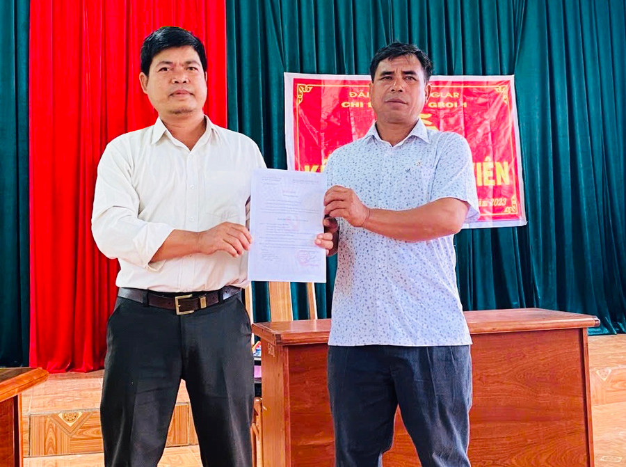 Từ đầu nhiệm kỳ 2022-2025 đến nay, Chi bộ thôn Groi 1 (xã Glar) phát triển được 2 đảng viên. Ảnh: P.D Từ đầu nhiệm kỳ 2022-2025 đến nay, Chi bộ thôn Groi 1 (xã Glar) phát triển được 2 đảng viên. Ảnh: P.D