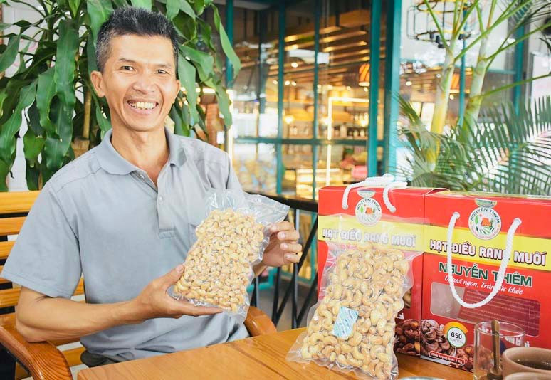 Ông Nguyễn Văn Thiêm-Giám đốc Công ty TNHH một thành viên Nguyễn Thiêm đã trở thành doanh nghiệp khởi nghiệp đổi mới sáng tạo thành công từ nông sản địa phương. Ảnh: M.K Ông Nguyễn Văn Thiêm-Giám đốc Công ty TNHH một thành viên Nguyễn Thiêm đã trở thành doanh nghiệp khởi nghiệp đổi mới sáng tạo thành công từ nông sản địa phương. Ảnh: M.K