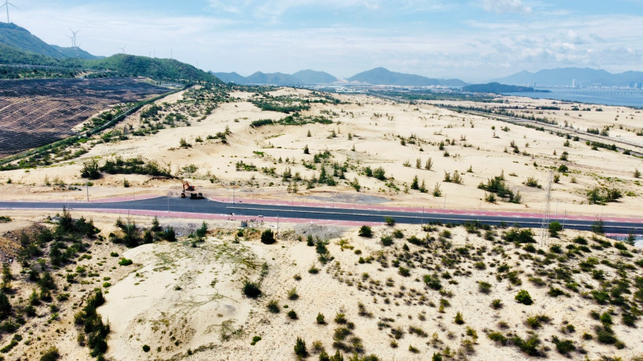 Dự án tuyến đường tránh do Ban Quản lý Khu kinh tế tỉnh Bình Định làm chủ đầu tư, có tổng mức đầu tư hơn 100 tỉ đồng từ vốn ngân sách Nhà nước do tỉnh quản lý. Thời gian thực hiện từ năm 2022 - 2025, dự kiến đi vào hoạt động cuối tháng 10.2024