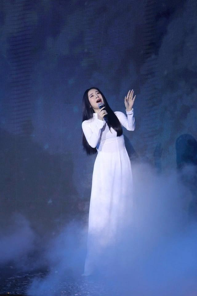 Ca sĩ Tố My nghĩ đến người cha đáng kính của mình để thể hiện nhạc phim Ca sĩ Tố My nghĩ đến người cha đáng kính của mình để thể hiện nhạc phim