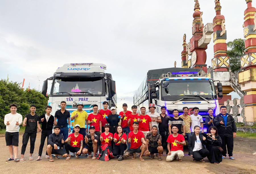 Nhiều chuyến xe chở hàng hóa, nhu yếu phẩm do người dân Gia Lai ủng hộ đã khởi hành, hướng về đồng bào vùng lũ phía Bắc. Ảnh: Xuân Sáng Nhiều chuyến xe chở hàng hóa, nhu yếu phẩm do người dân Gia Lai ủng hộ đã khởi hành, hướng về đồng bào vùng lũ phía Bắc. Ảnh: Xuân Sáng