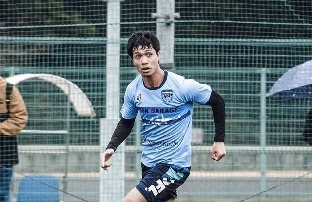 Công Phượng trong màu áo Yokohama FC