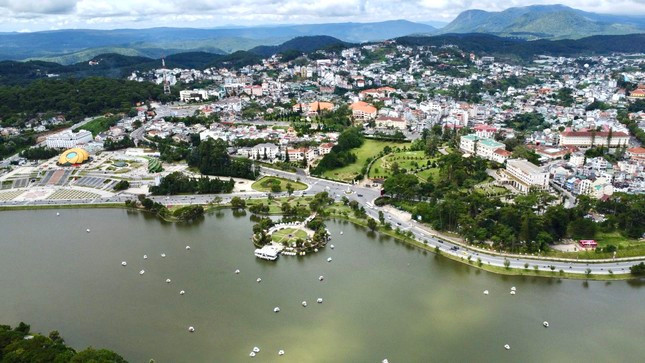 Môt góc thành phố Đà Lạt nhìn từ trên cao