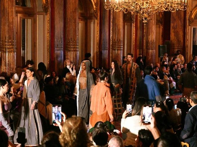 Nhà thiết kế La Phạm vui vì mang thổ cẩm lên sàn diễn thời trang quốc tế