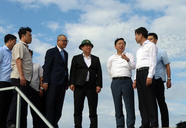 Đoàn công tác kiểm tra khu vực phía Đông Sân bay Tuy Hòa