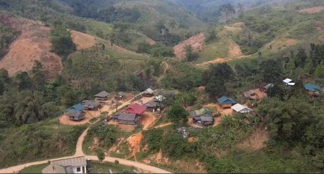 Bản làng Pa Lin giữa bốn bề rừng núi