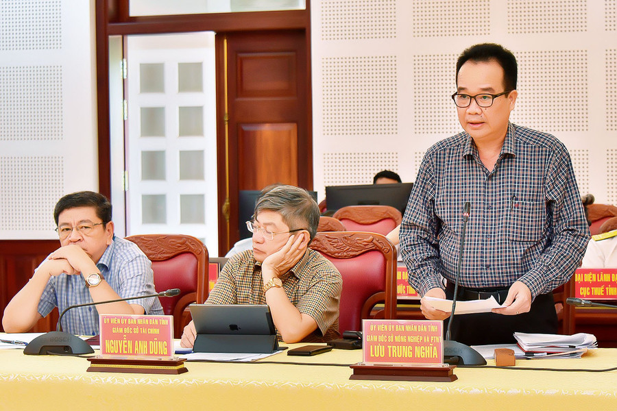 Giám đốc Sở Nông nghiệp và PTNT Lưu Trung Nghĩa nêu giải pháp chống hạn. Ảnh: Đ.T