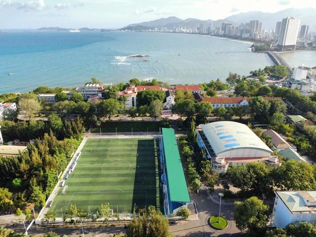 Sân Trường ĐH Nha Trang đã sẵn sàng cho vòng loại khu vực Nam Trung bộ - Tây nguyên Sân Trường ĐH Nha Trang đã sẵn sàng cho vòng loại khu vực Nam Trung bộ - Tây nguyên