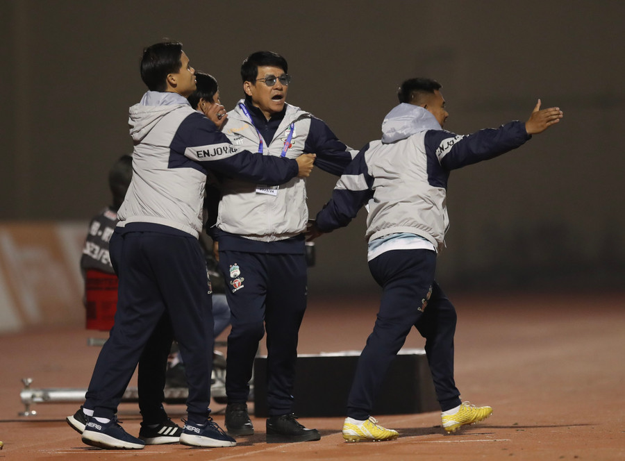 Niềm vui của HLV Vũ Tiến Thành khi HAGL chiến thắng Niềm vui của HLV Vũ Tiến Thành khi HAGL chiến thắng