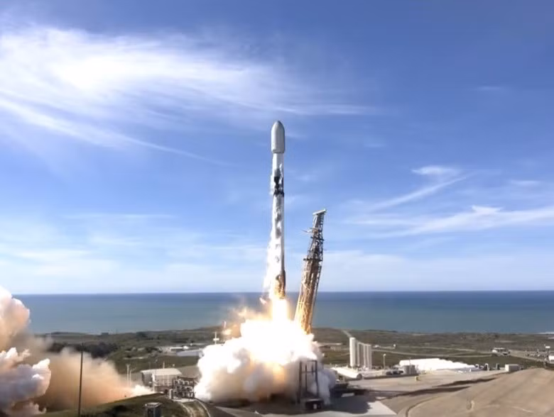 Pin Mặt Trời được đưa lên không gian ngày 5/3 để thử nghiệm. (Nguồn: Space)