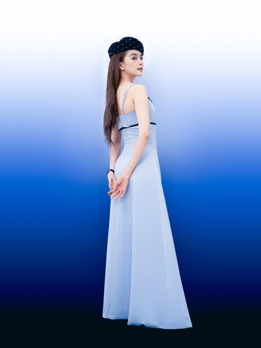 Chia sẻ thêm về việc chăm sóc bản thân, Thiều Bảo Trang bật mí: “Tôi thường xuyên dành thời gian cho gia đình, bạn bè và cuộc sống cá nhân. Những lúc rảnh, tôi luyện tập nhạc, đọc sách. Có một hoạt động mà tôi không bao giờ bỏ qua đó là luyện tập thể dục thể thao” Chia sẻ thêm về việc chăm sóc bản thân, Thiều Bảo Trang bật mí: “Tôi thường xuyên dành thời gian cho gia đình, bạn bè và cuộc sống cá nhân. Những lúc rảnh, tôi luyện tập nhạc, đọc sách. Có một hoạt động mà tôi không bao giờ bỏ qua đó là luyện tập thể dục thể thao”