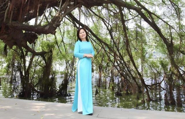 Bà Trần Thị Mười luôn hạnh phúc mỗi khi trở về Việt Nam Bà Trần Thị Mười luôn hạnh phúc mỗi khi trở về Việt Nam