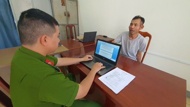 Đối tượng Lê Quốc Tuấn tại cơ quan công an Đối tượng Lê Quốc Tuấn tại cơ quan công an