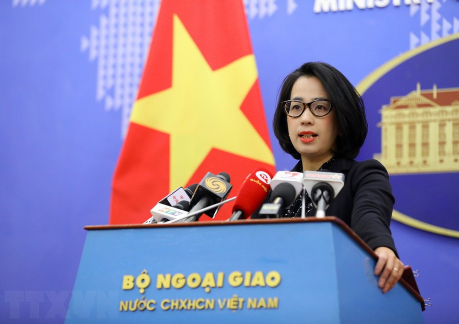 Người Phát ngôn Bộ Ngoại giao Phạm Thu Hằng trả lời các câu hỏi của các cơ quan báo chí. (Ảnh: Văn Điệp/TTXVN) Người Phát ngôn Bộ Ngoại giao Phạm Thu Hằng trả lời các câu hỏi của các cơ quan báo chí. (Ảnh: Văn Điệp/TTXVN)