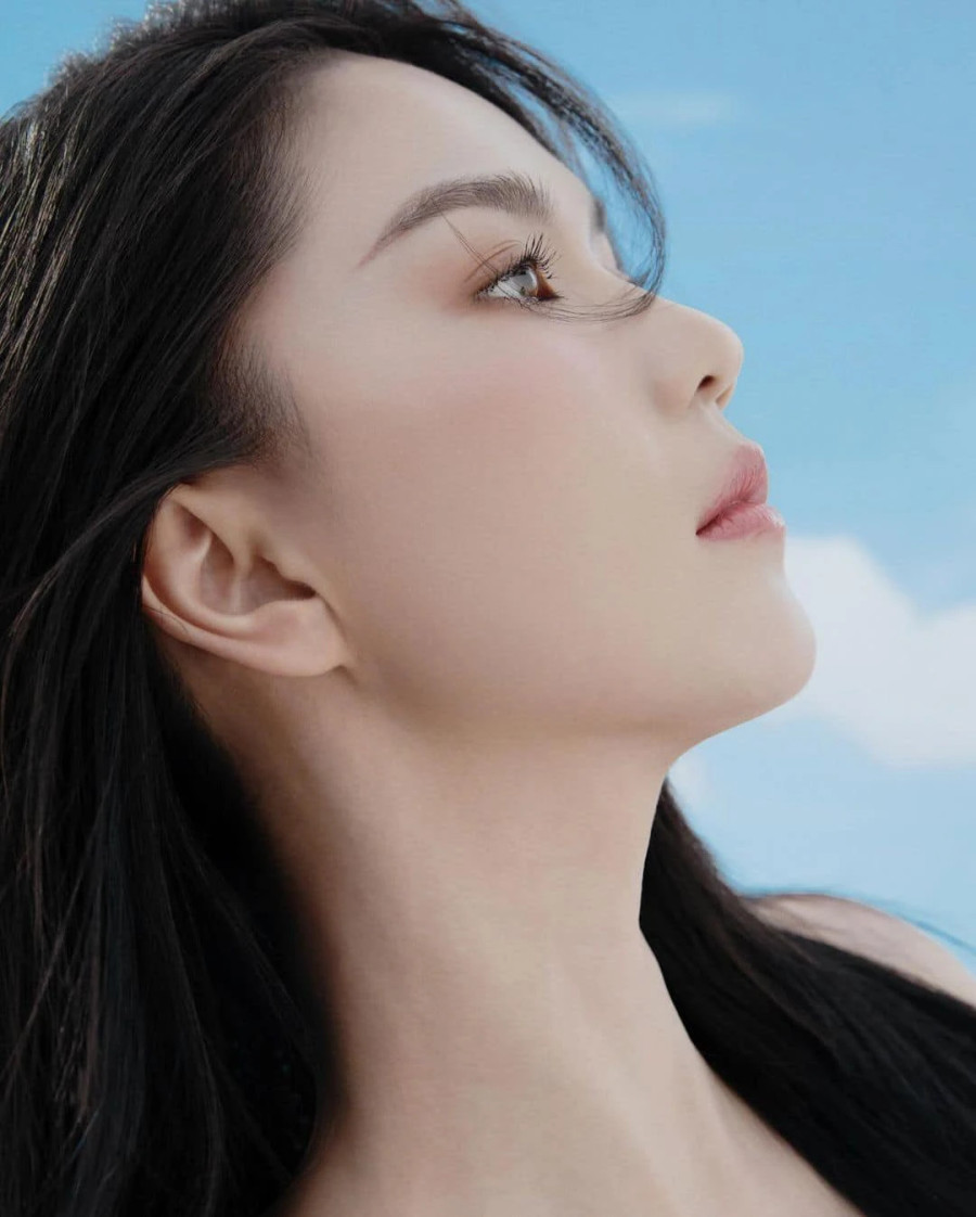 Người mẫu 8X chia sẻ trong quá trình thực hiện bộ ảnh, cô nhận được sự quan tâm, hỗ trợ từ phía ê kíp. “Tôi thấy vui vì sau mọi chuyện, mọi người vẫn yêu thương, bên cạnh tôi. Nghe các bạn nói thèm cảm giác cầm máy quay clip cho tôi mà thấy thương. Rồi tôi sẽ trở lại và bắt nhịp được như trước”, cô bộc bạch Người mẫu 8X chia sẻ trong quá trình thực hiện bộ ảnh, cô nhận được sự quan tâm, hỗ trợ từ phía ê kíp. “Tôi thấy vui vì sau mọi chuyện, mọi người vẫn yêu thương, bên cạnh tôi. Nghe các bạn nói thèm cảm giác cầm máy quay clip cho tôi mà thấy thương. Rồi tôi sẽ trở lại và bắt nhịp được như trước”, cô bộc bạch