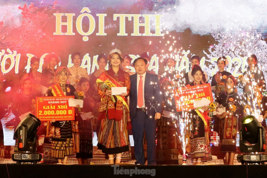 Người đẹp Lương Y May đến từ bản Đồng Minh, xã Châu Hạnh đã xuất sắc giành được giải Nhất chung cuộc. Lương Y May sinh năm 2004, hiện đang là sinh viên chuyên ngành sư phạm Tiếng Anh, Trường Đại học Vinh. Lương Y May cao 1m65, cân nặng 54kg.