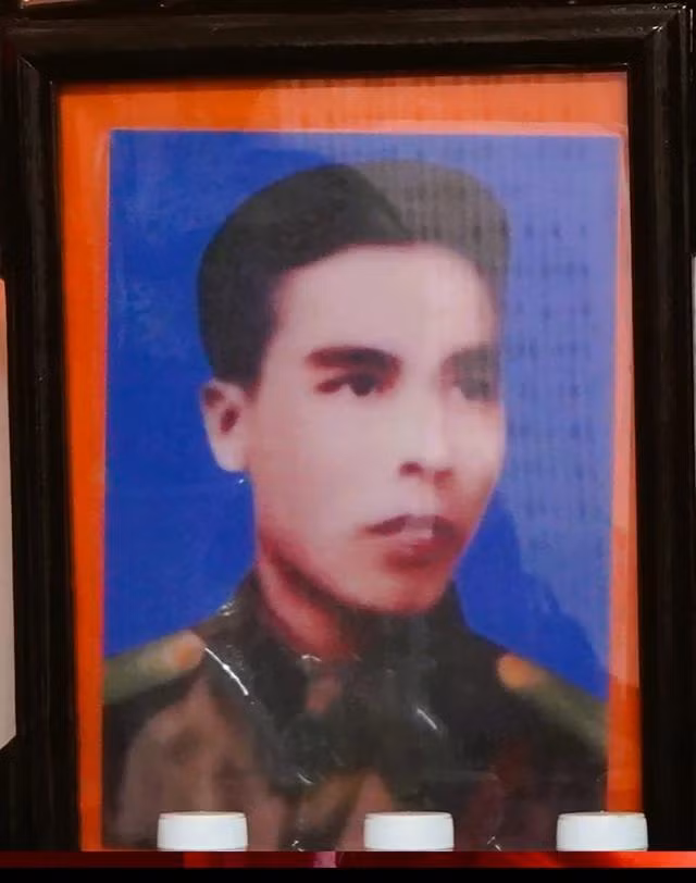 Di ảnh anh hùng - liệt sĩ Nguyễn Văn Hiền