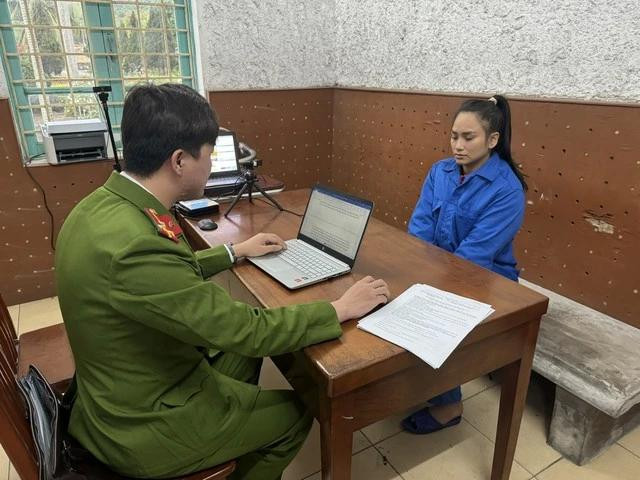 Bị can Lê Thu Hồng Ngọc tại bị bắt giam để điều tra về hành vi cố ý gây thương tích Bị can Lê Thu Hồng Ngọc tại bị bắt giam để điều tra về hành vi cố ý gây thương tích